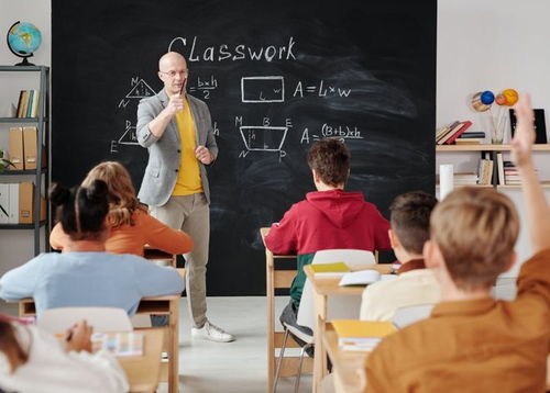 如何用英語固定搭配與短語讓你的表達(dá)更自然、豐富和有趣——教育咨詢指南